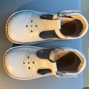 Cyrillus shoes 24 (European)/ 8 US